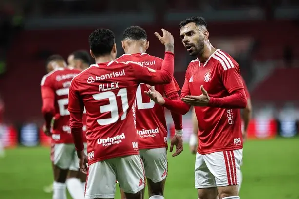 Em duelo de cinco gols, Inter derrota o Athletic por 3 a 2
