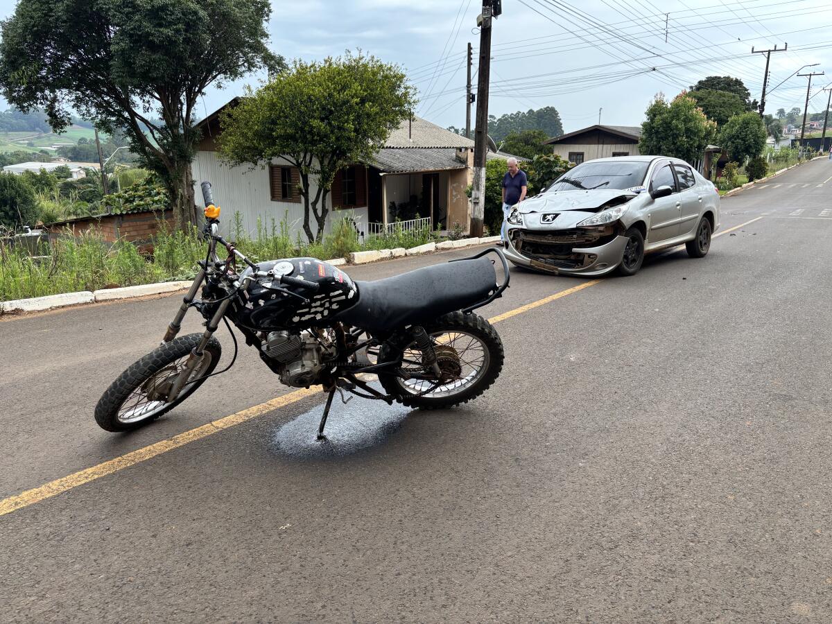 Motociclista fica com ferimentos graves em colisão frontal com carro em Descanso