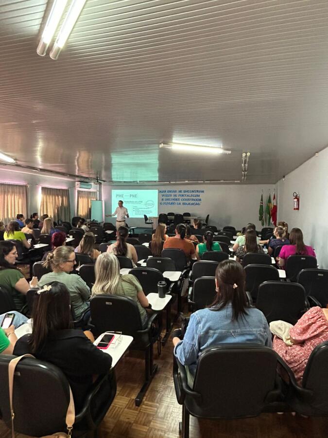 Secretaria de Educação promove formação sobre Plano Municipal de Educação em SMO
