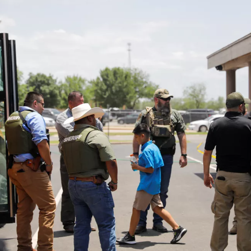Tiroteio em escola de ensino fundamental no Texas deixa 15 mortos