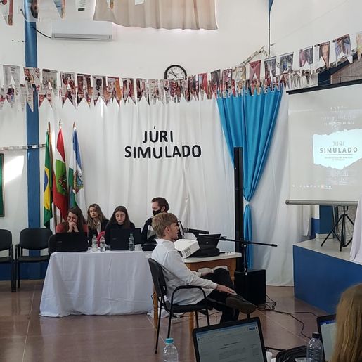 Escola Padre Vendelino Seidel promove júri simulado sobre direitos humanos