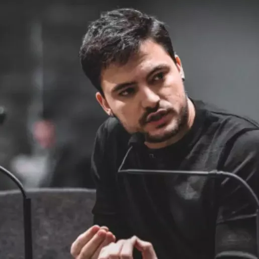 Felipe Neto terá que indenizar moradora de SC por divulgar mensagem privada