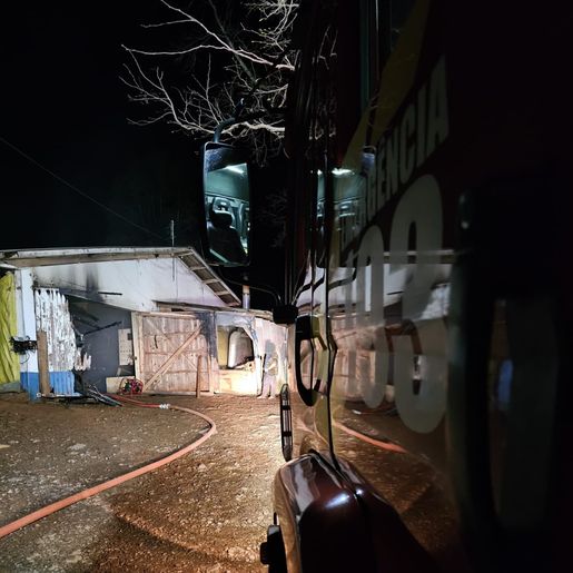 Incêndio atinge aviário no interior de Itapiranga