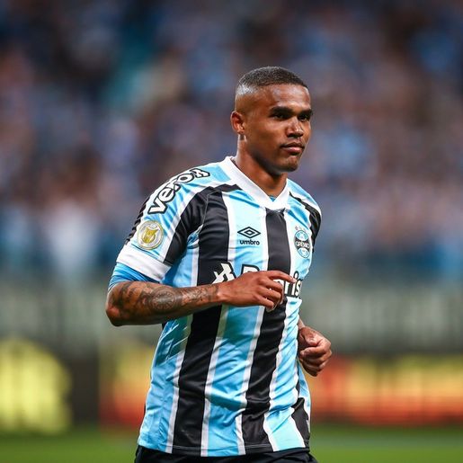 Grêmio e Douglas Costa chegam a acordo para rescisão de contrato