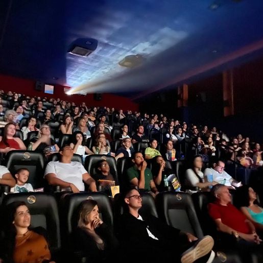 Bom público acompanha estreia de Minha Mãe é uma Peça 3