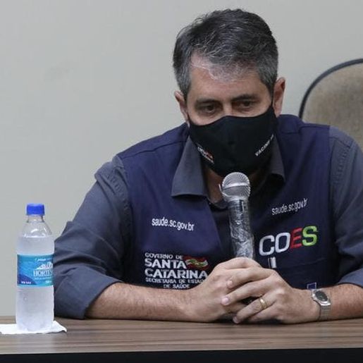 André Motta confirma saída de secretário de Saúde de SC