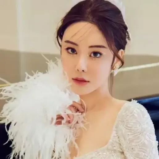 Partes do corpo de modelo são encontrados em geladeira; pais e marido são suspeitos