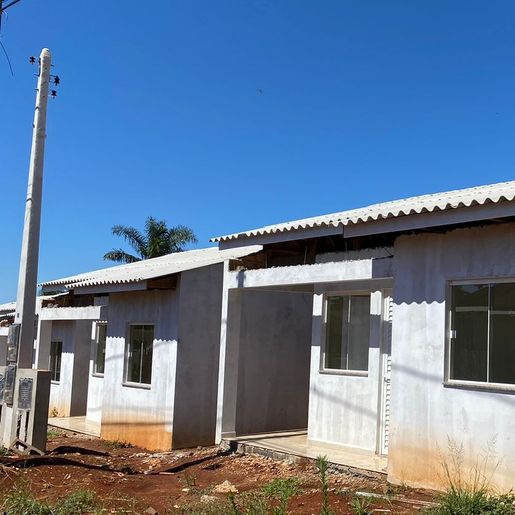 Reta final das obras das Casas Populares em Campo Erê