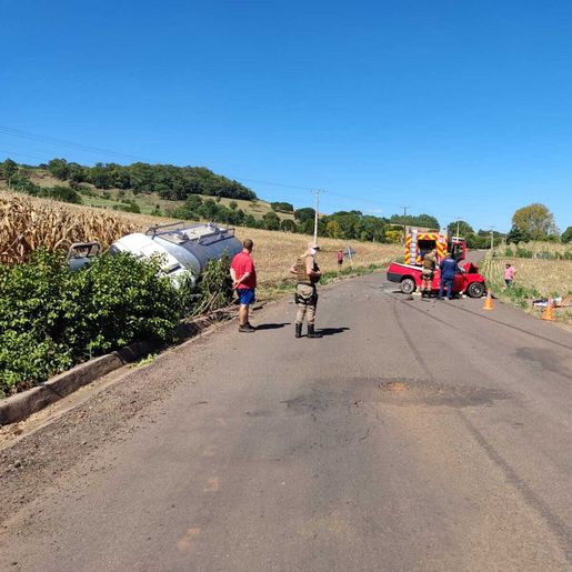 Colisão frontal entre carro e caminhão deixa uma pessoa morta em São José do Cedro