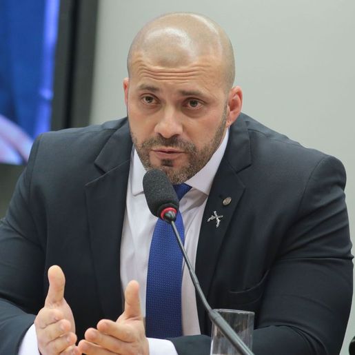 Deputado Daniel Silveira é condenado a mais de oito anos de prisão pelo STF