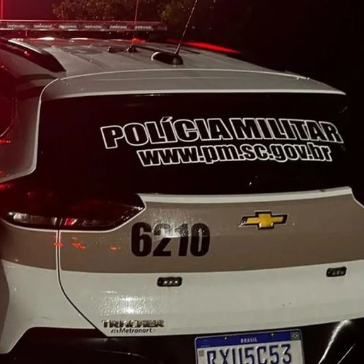 Polícia prende homem após agressão e dano no centro de Riqueza