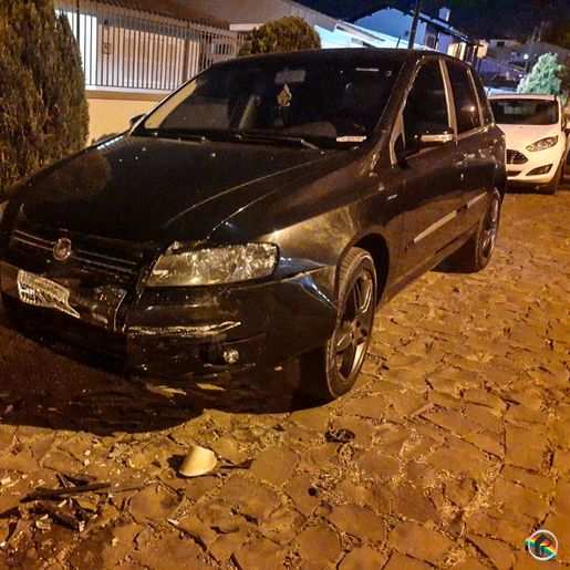 Condutor foge após colidir em carro estacionado em São Miguel do Oeste