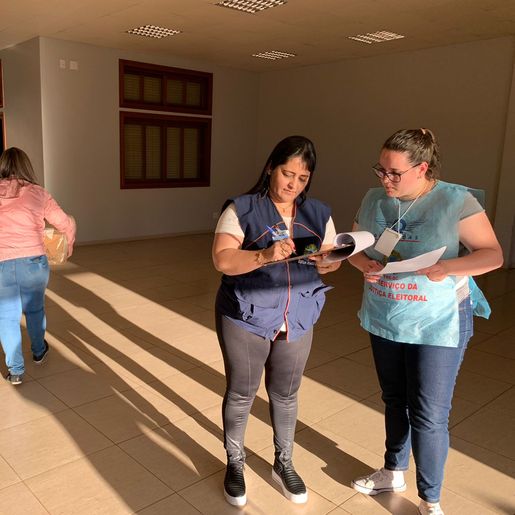 Primeiras urnas chegam ao cartório eleitoral de São Miguel do Oeste