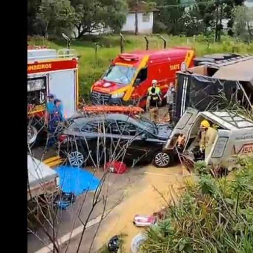 Caminhão causa acidente e envolve outros cinco veículos; sete pessoas feridas