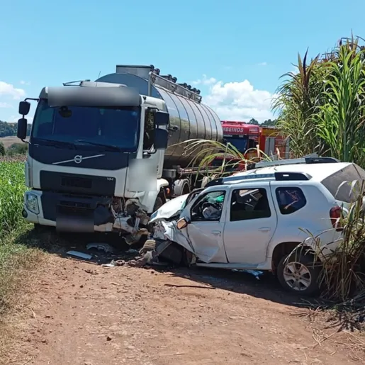 Colisão entre carro e caminhão deixa cinco feridos no interior de Guaraciaba