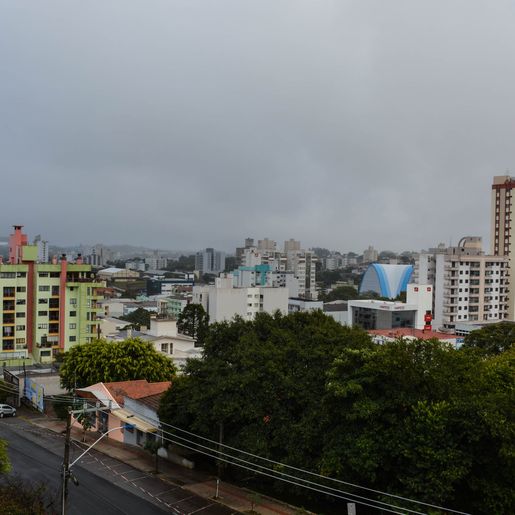 Domingo começa frio, mas sol volta a brilhar durante o dia na região