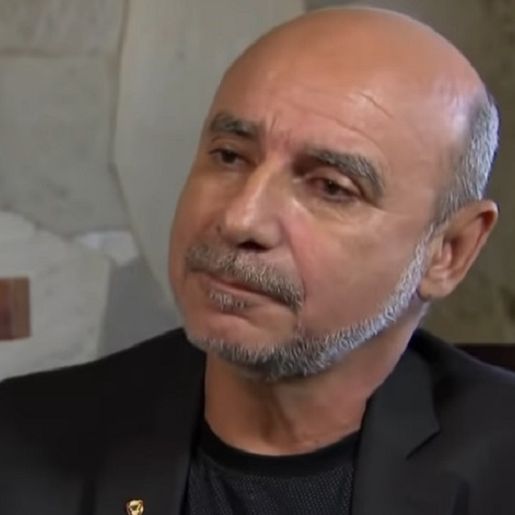 Queiroz deixa a prisão usando tornozeleira eletrônica