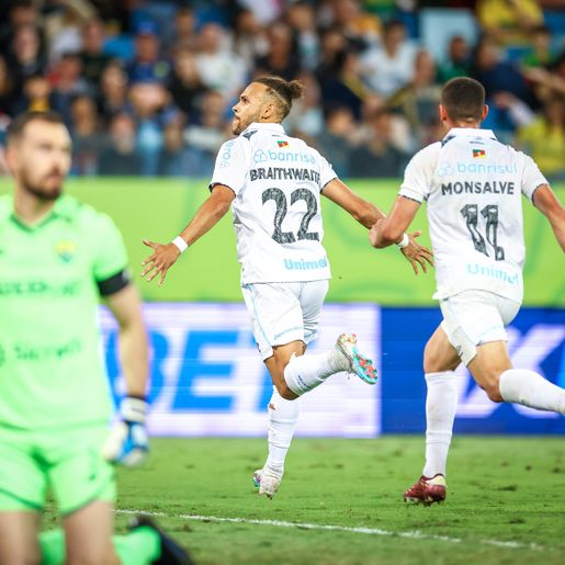 Braithwaite brilha em estreia, Grêmio vence o Cuiabá e respira no Brasileiro