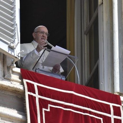 Papa lamenta vítimas de chuvas e inundações no Brasil