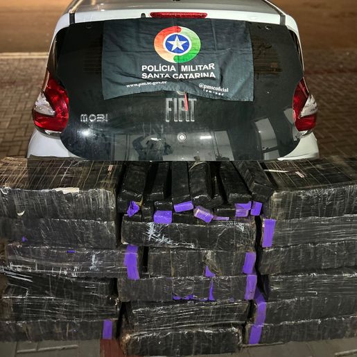 Polícia encontra mais de 300 quilos de maconha em veículo furtado no interior de Campo Erê