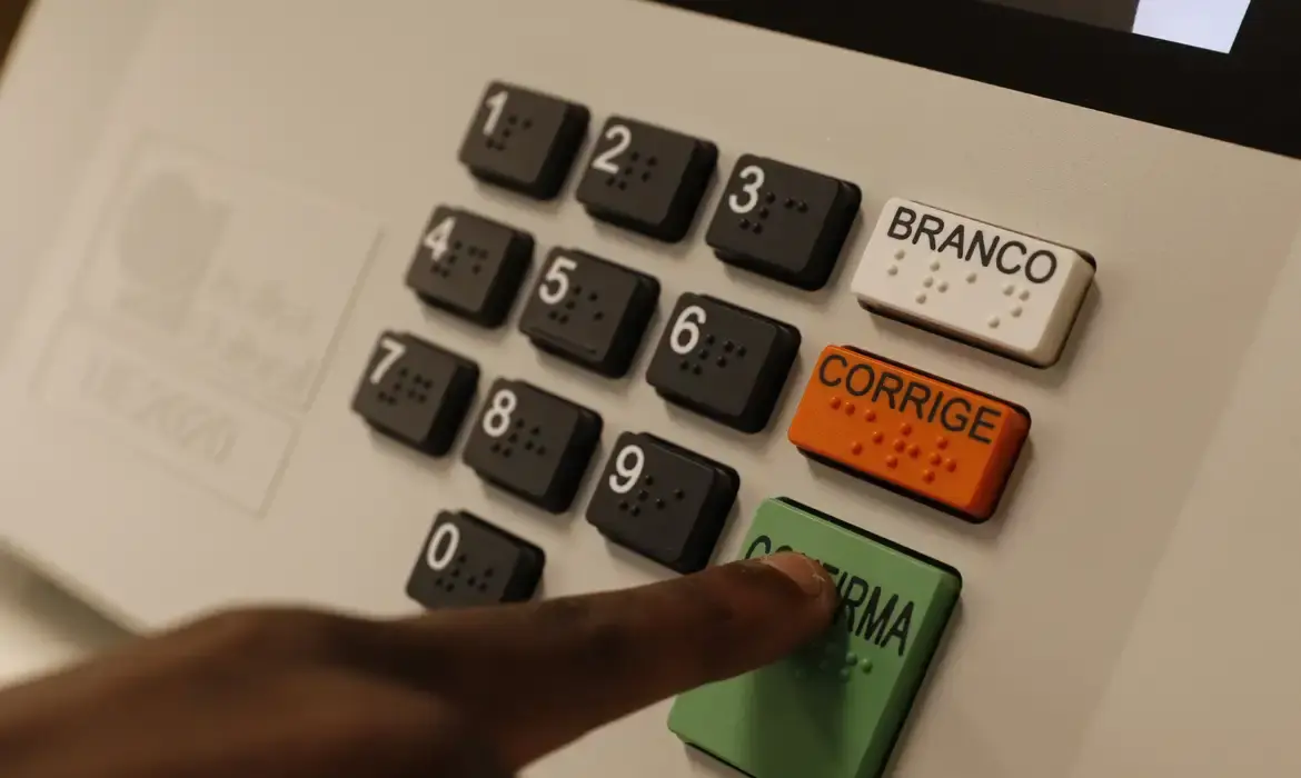 Mais de 158 milhões de brasileiros podem ir às urnas neste domingo