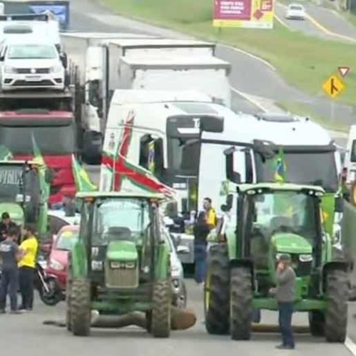 Bloqueios em rodovias causam risco a mais de 1 milhão de vacinas da gripe