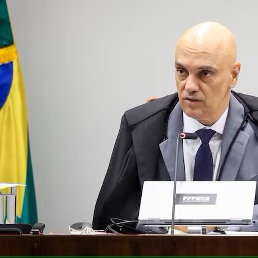 Após pagamento de multas, Alexandre de Moraes autoriza volta do X no Brasil