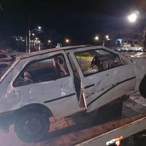 Motorista quebra próprio carro a marretadas após ser abordado pela PM em SC