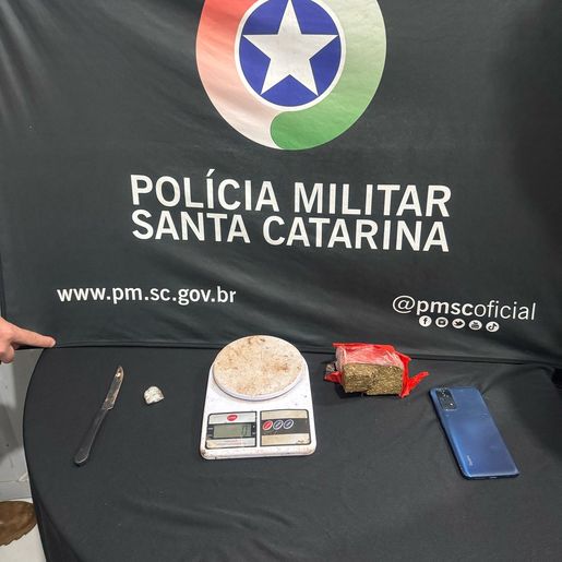 Jovem é preso por tráfico de drogas após ação da PM em Mondaí