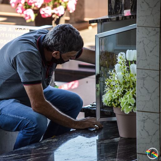 SMO: cemitério tem grande movimentação na véspera do Dia de Finados