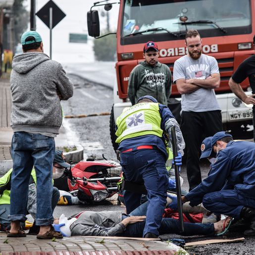 VÍDEO: Motorista invade preferencial e causa acidente em SMO