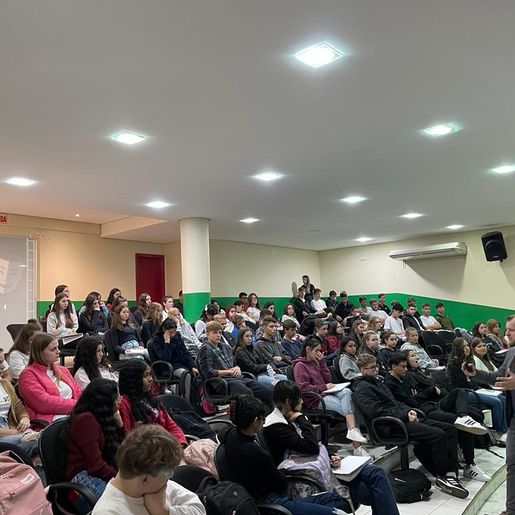 Cooperativa de crédito desenvolve atividades com escolas de Itapiranga