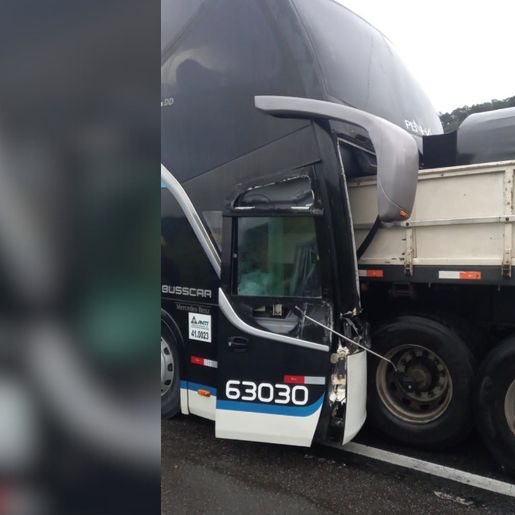 Acidente entre ônibus e caminhão deixa um morto e 13 feridos na BR-101