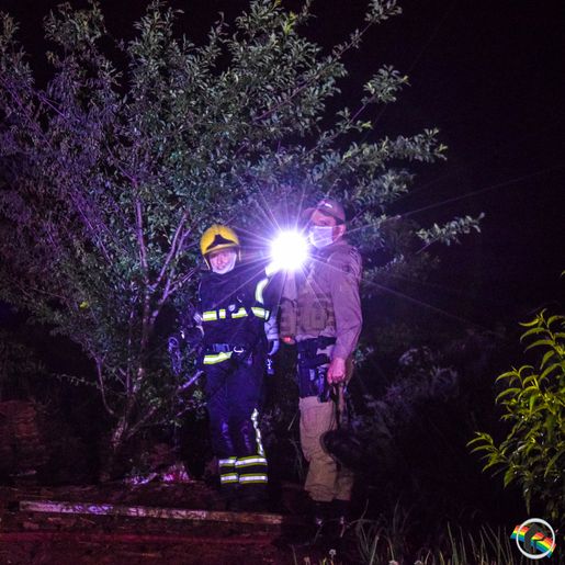 Casa é parcialmente destruída por incêndio em Bandeirante; confira vídeo