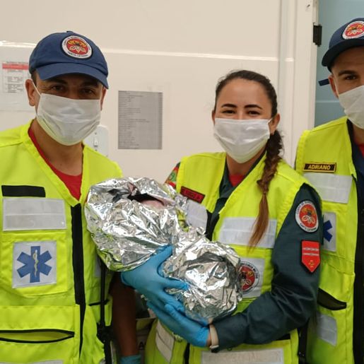 Mulher dá à luz em casa e é atendida pelos bombeiros em Pinhalzinho