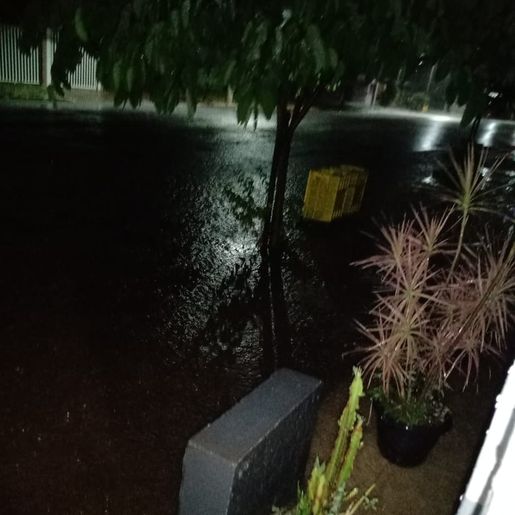 Forte chuva volta a causar transtornos com alagamentos