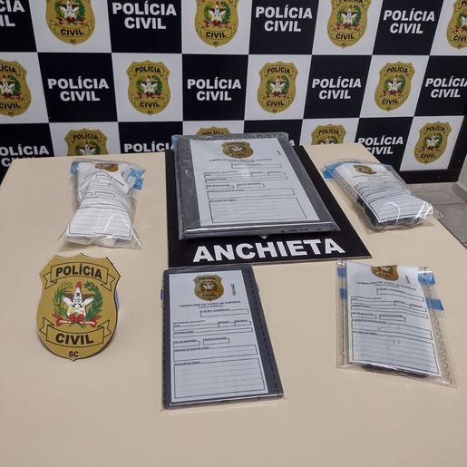 Polícia cumpre mandado em residência de suspeito de realizar montagens de fotografias