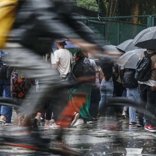 Frente fria traz chuva e ventos a SC nesta quinta-feira