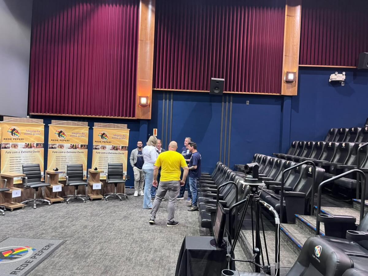 Candidatos começam a chegar para debate na Peperi