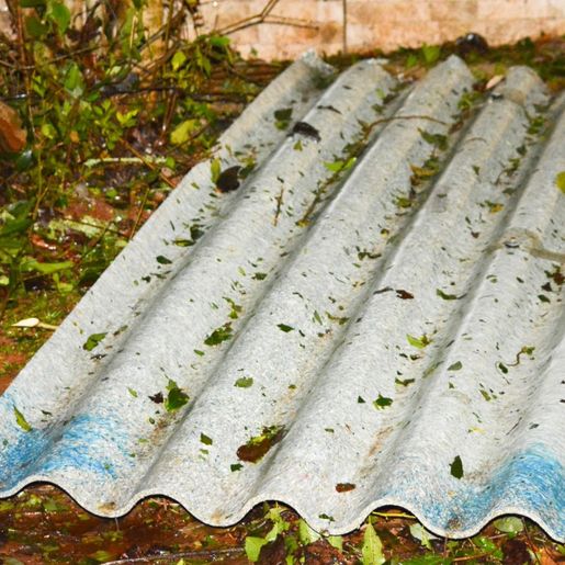 Defesa Civil inicia distribuição de lonas, telhas e colchões para atingidos por temporal