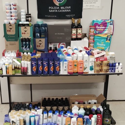 Polícia realiza apreensão de diversos produtos contrabandeados da Argentina