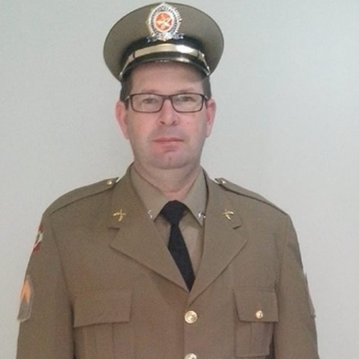 Policiais Rodoviários entregam lembrança à família de sargento da PM vítima de câncer