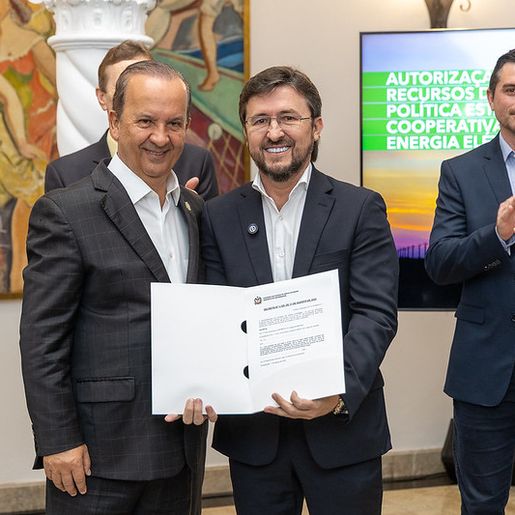 Governador autoriza liberação de recursos para cooperativas de energia elétrica em SC