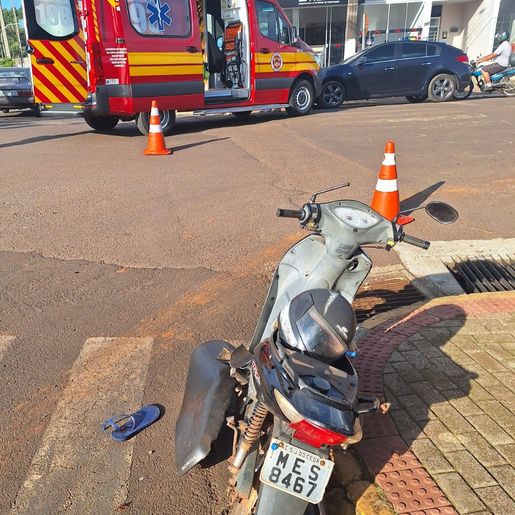 Colisão entre carro e moto deixa idoso ferido em São José do Cedro