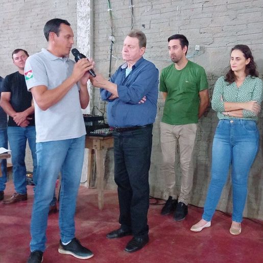Administração Municipal inaugura asfalto e entrega escrituras no interior