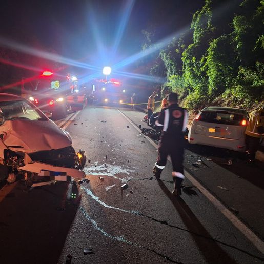 Dois jovens morrem em colisão entre dois carros e uma moto em Xanxerê