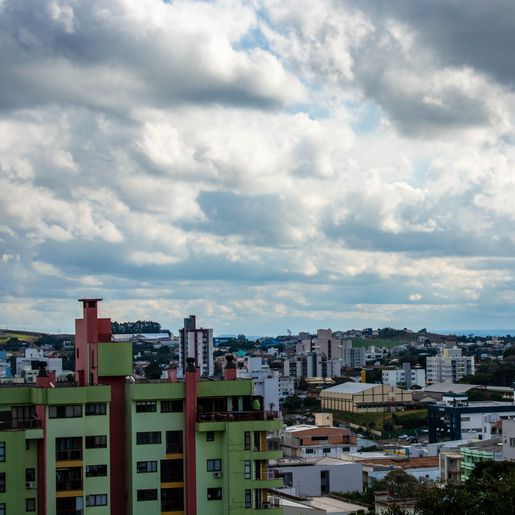 Outono se despede de SC com sol entre nuvens e temperaturas amenas
