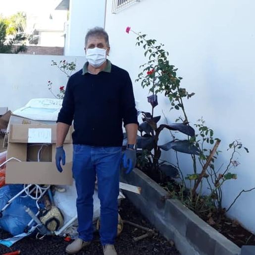 Urbanismo, Defesa Civil e Equipe de Combate à Dengue recolhem entulho em Bairro