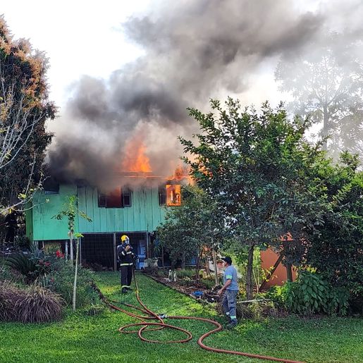 Incêndio atinge residência em Itapiranga