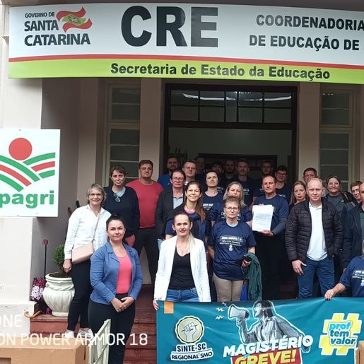 Professores entregam reivindicações na sede da CRE em Itapiranga